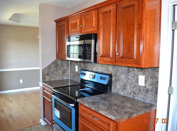 4th image of 23 Redwood Dr