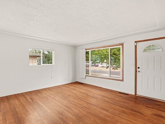 4th image of 6115 N Cook St