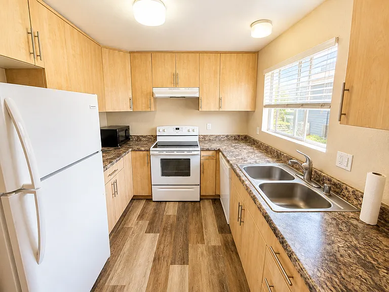 1425 Essex St #4 — Photo 6