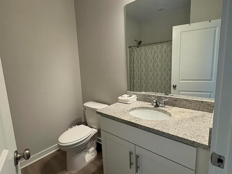 2413 Rushes Ave — Photo 14