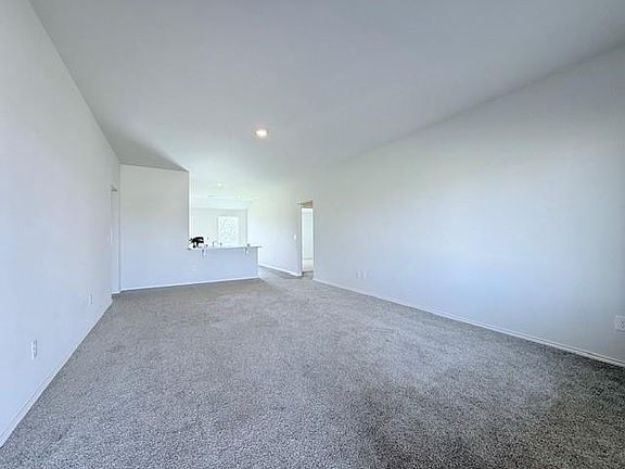 4th image of 319 Starlight Dr