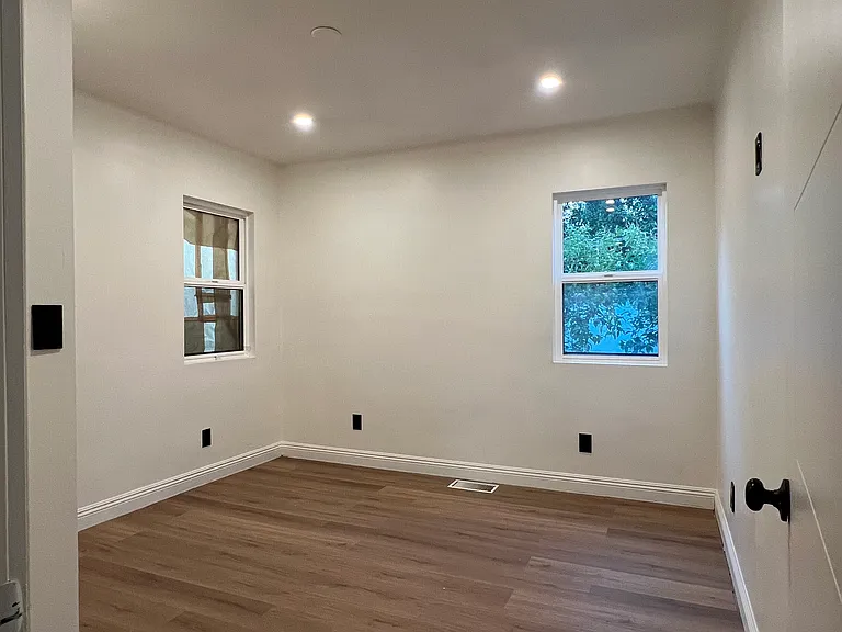 2495 Ivan Hill Ter #3 — Photo 24