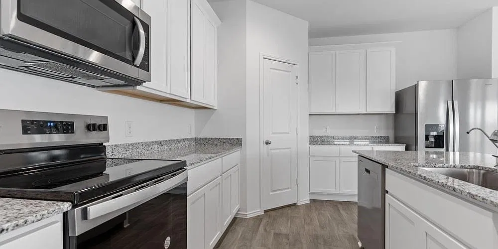 5 bed, 3.0 bath, 2495 sqft, $2,795 — Photo 4