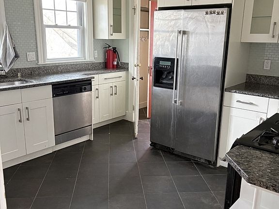 4th image of 14 Harrington St #14