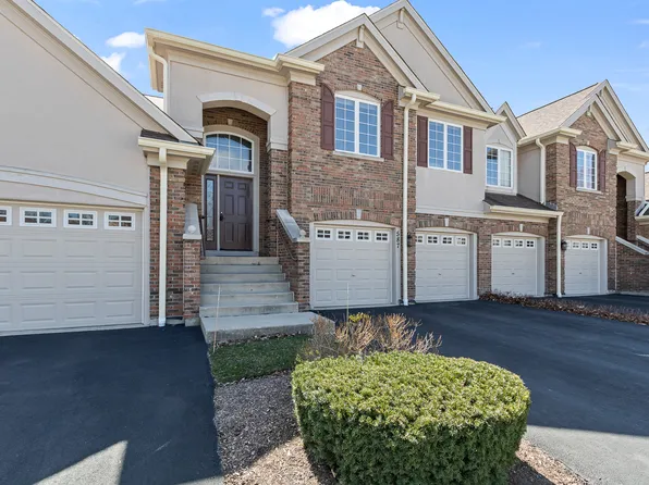 587 Saddlebrook Ln, Vernon Hills, IL 60061