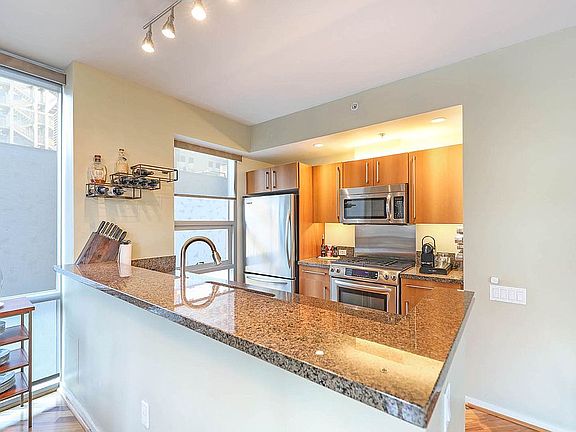 4th image of 321 10th Ave Unit 202
