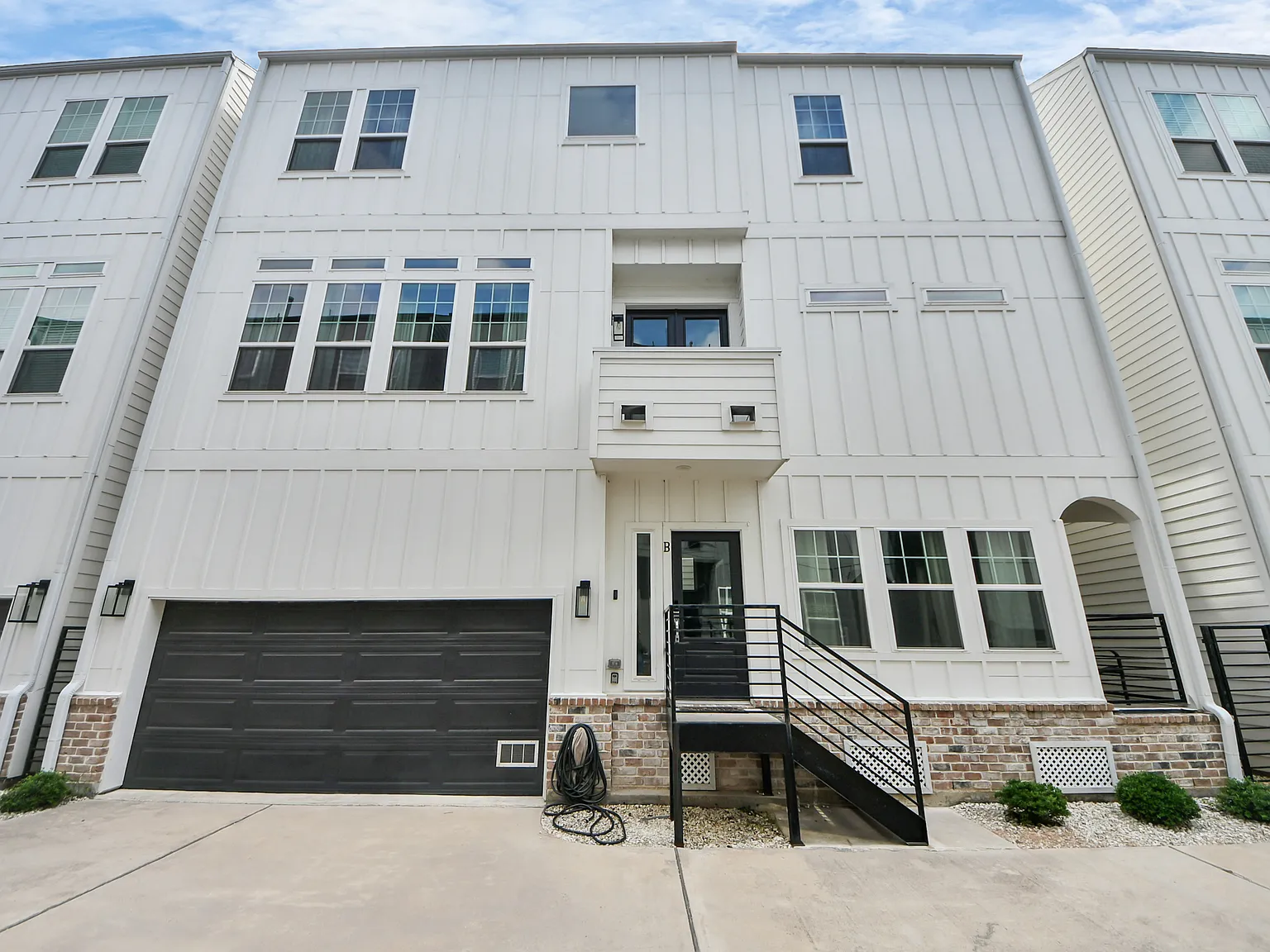 1223 West 16th Street Unit B - 1 — Photo 4