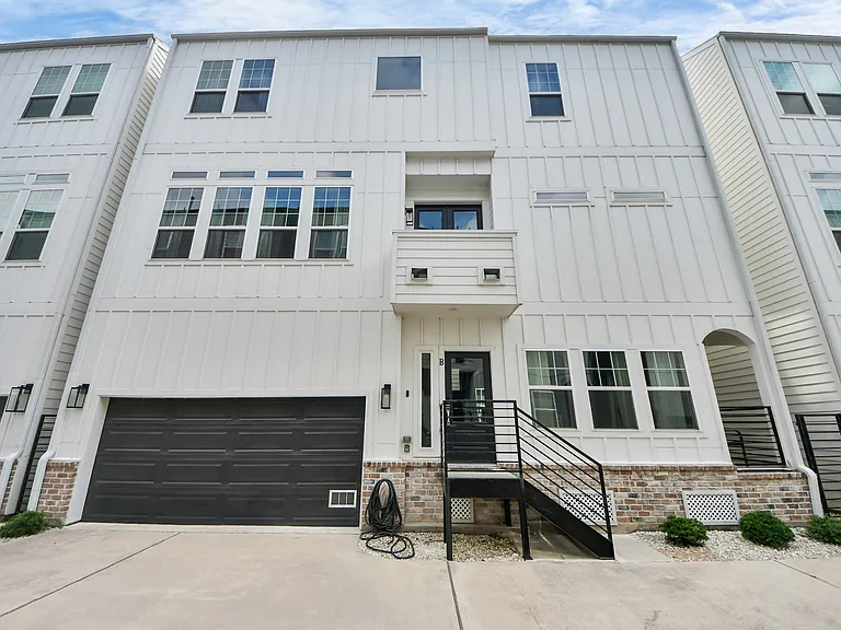 1223 W 16th St #B — Photo 29