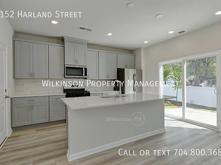 1152 Harland St — Photo 10