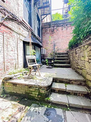 Rented by City Connections Realty | media 32