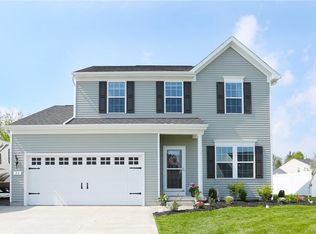 51 Middlebury Ln, Lancaster, NY 14086