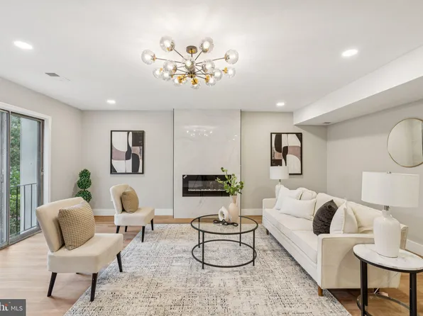 6758 Perry Penney Dr, Annandale, VA 22003