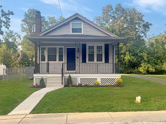 2nd image of 1027 Riverside Dr