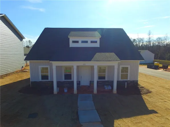 1044 Fairfield Dr, Seneca, SC 29678