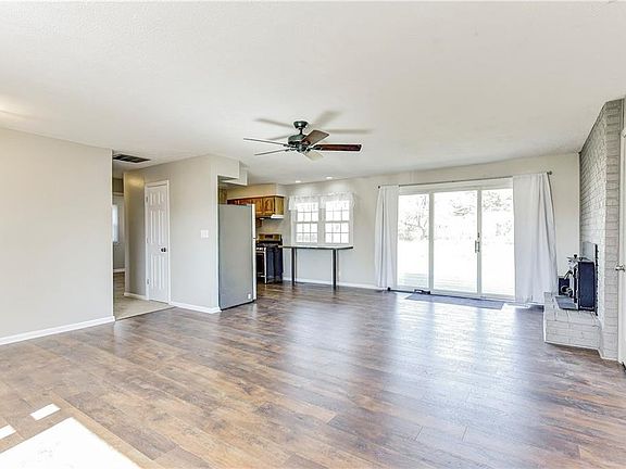 2nd image of 5851 S Arlington Ave