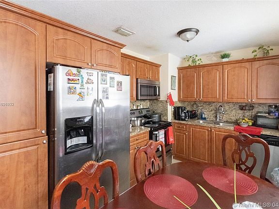 2nd image of 4240 SW 40th St