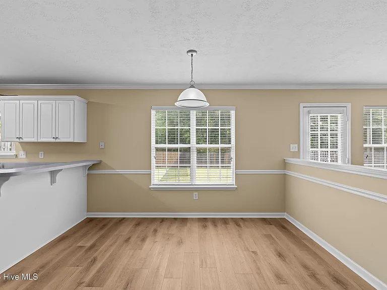 7598 Pleasantville Way — Photo 18