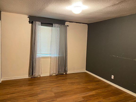 2nd image of 1016 W Pioneer Dr