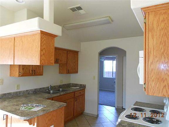 4th image of 594 E Sierra Vista Dr