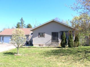 33 Maple St, Baileyville, ME 04694