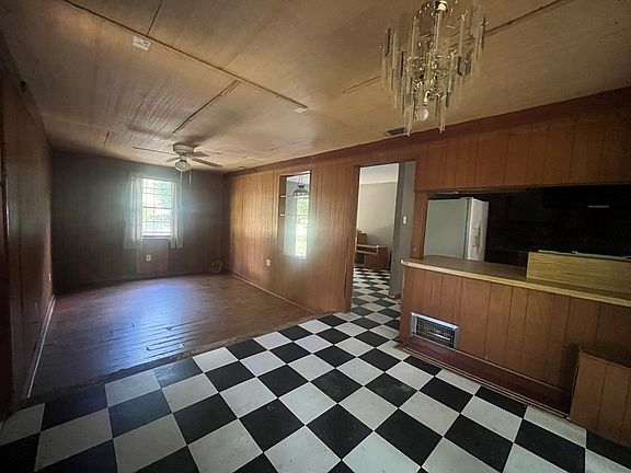 5th image of 409 Vick St