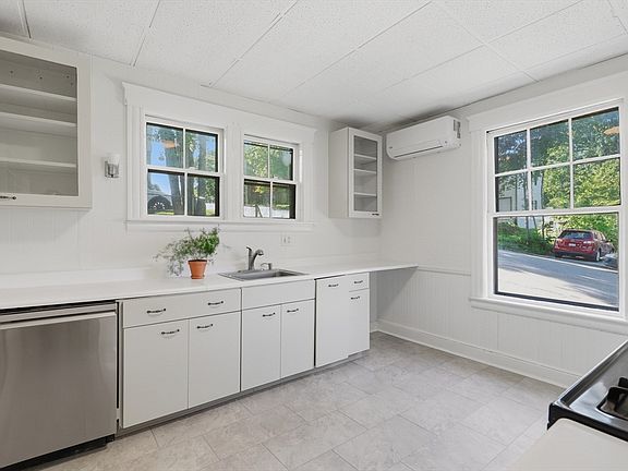 3rd image of 76 Grant St