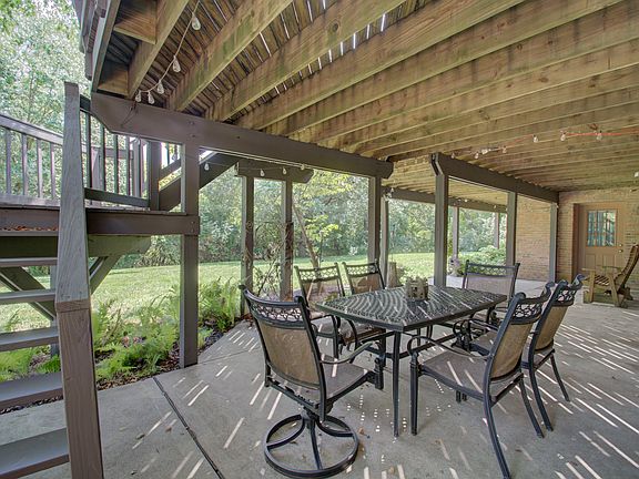 Lower level walk out patio