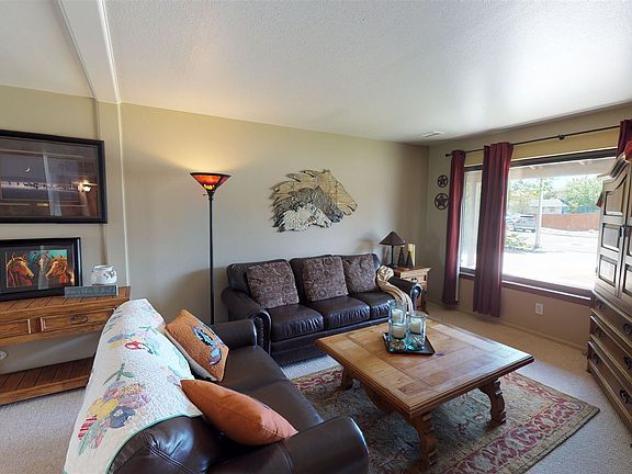 4th image of 438 Connie Ave