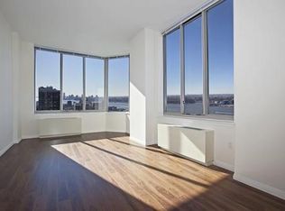 561 10th Ave, New York, NY 10036