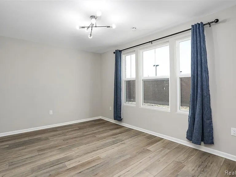 43173 Atwood Ave — Photo 8