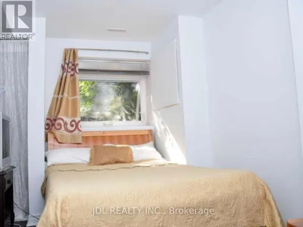 3 Pembroke St, Toronto, ON M5A 2N6