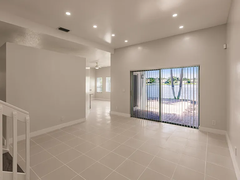 6292 NW 40th Ave — Photo 9