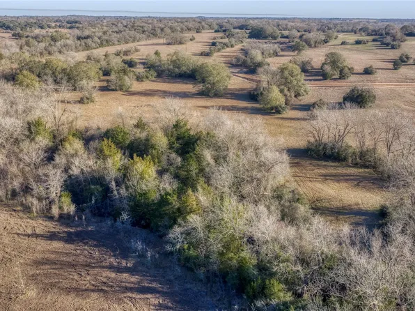 2 Creekview Trl, Brenham, TX 77833