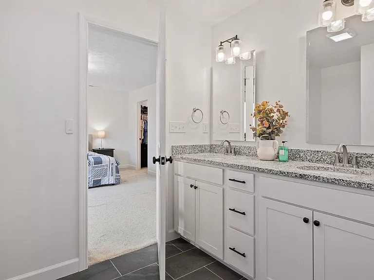 5335 Daffodil Dr — Photo 18
