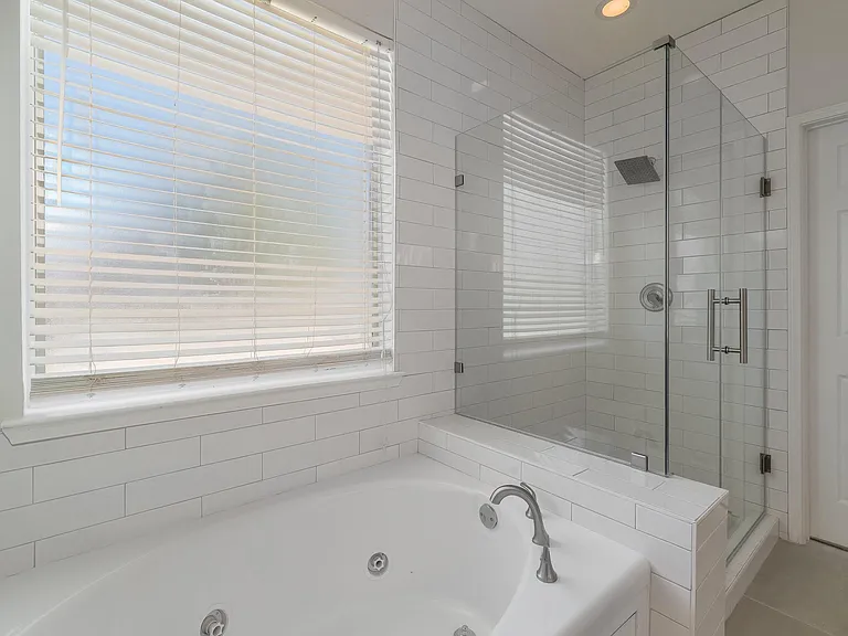 223 Briar Oak Dr — Photo 3