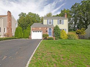 27 Willowbrook Pl, Stamford, CT 06902