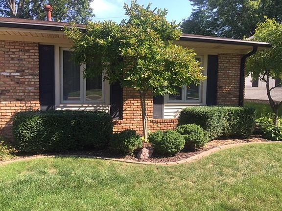 3rd image of 5206 N Woodview Ave