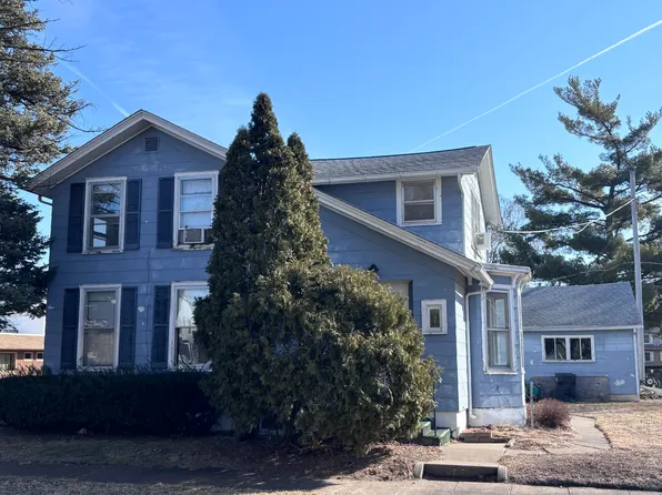 2235 Pershing Blvd, Clinton, IA 52732