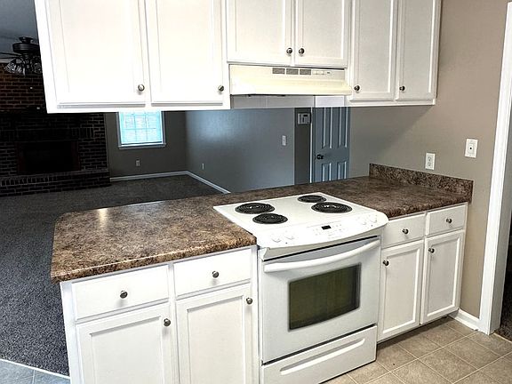 3rd image of 103 Karen Dr