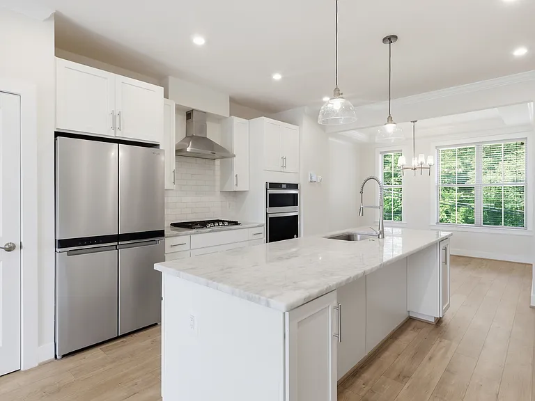 2252 S Glebe Rd — Photo 8