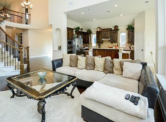 3rd image of 2460 Lakebend Dr