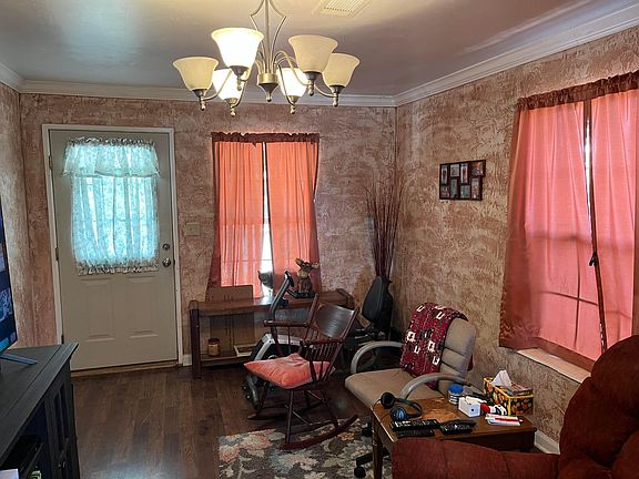 3rd image of 724 Coble St