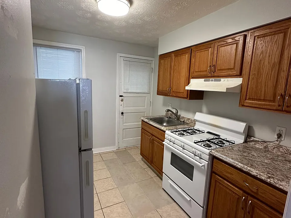 Kitchen 1 of 2