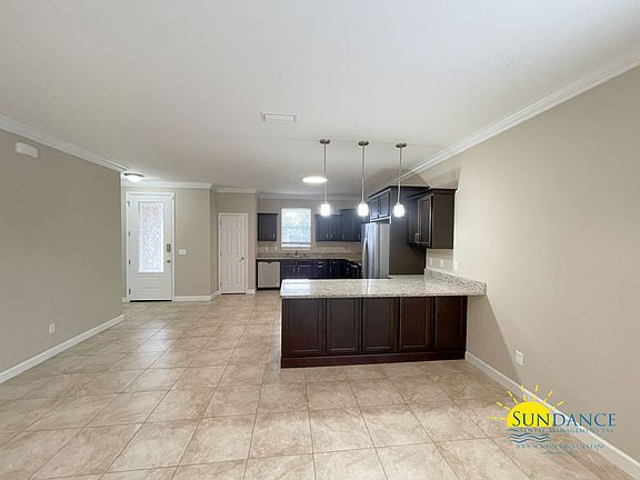 4th image of 478 Sara Ave