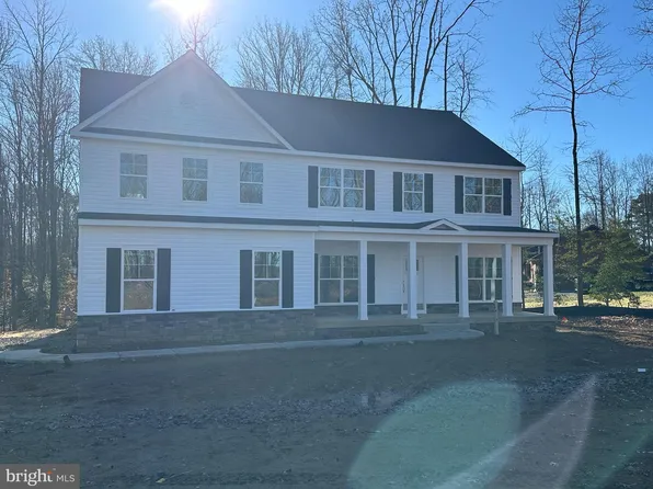 469 Walnut Dr, Fredericksburg, VA 22405