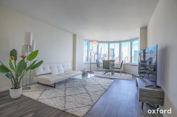 Rented by Oxford Property Group | media 19