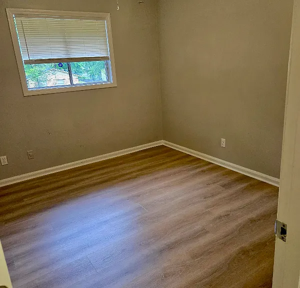 1215 Winifred Ln — Photo 11