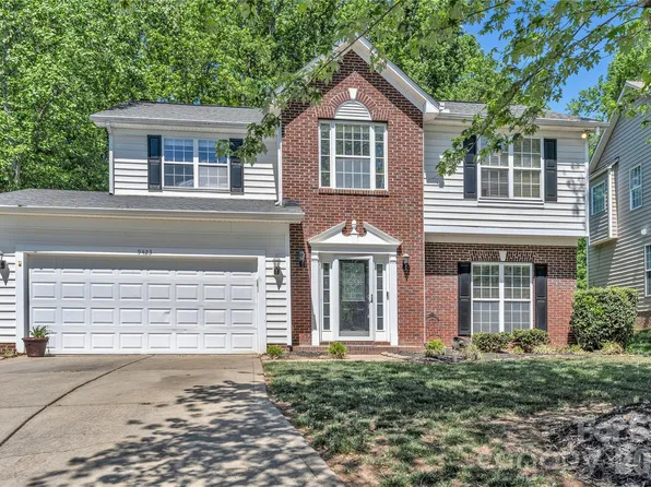 9423 Willow Tree Ln, Charlotte, NC 28277