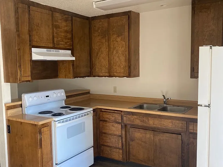 1124 Layton Rd — Photo 2