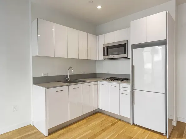 22-22 Jackson Avenue image 3 of 7